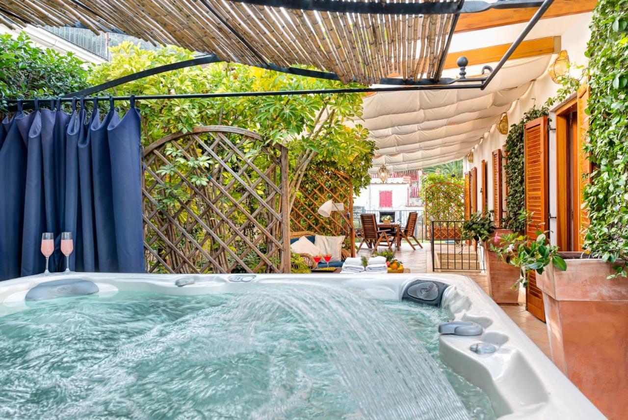 Casa Vacanze Villa Antonella By Gocce ヴィーコ・エクエンセ エクステリア 写真